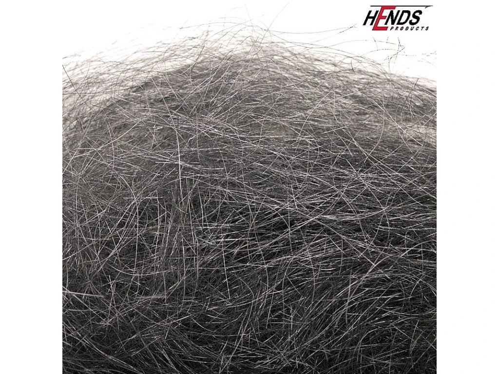 Angel Hair ist ein extra feines Synthetikmaterial mit extrem lebendigem Spiel im Wasser. Dank irisierender Reflexe macht es Streamer, Nymphen und Nassfliegen deutlich attraktiver. Ausserdem nimmt es kein Wasser auf – ein grosser Vorteil gegenüber vielen Naturmaterialien. Muss have!